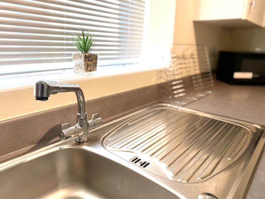 Amazing 2-Bed City Centre Apt With Parking Coventry Exterior photo